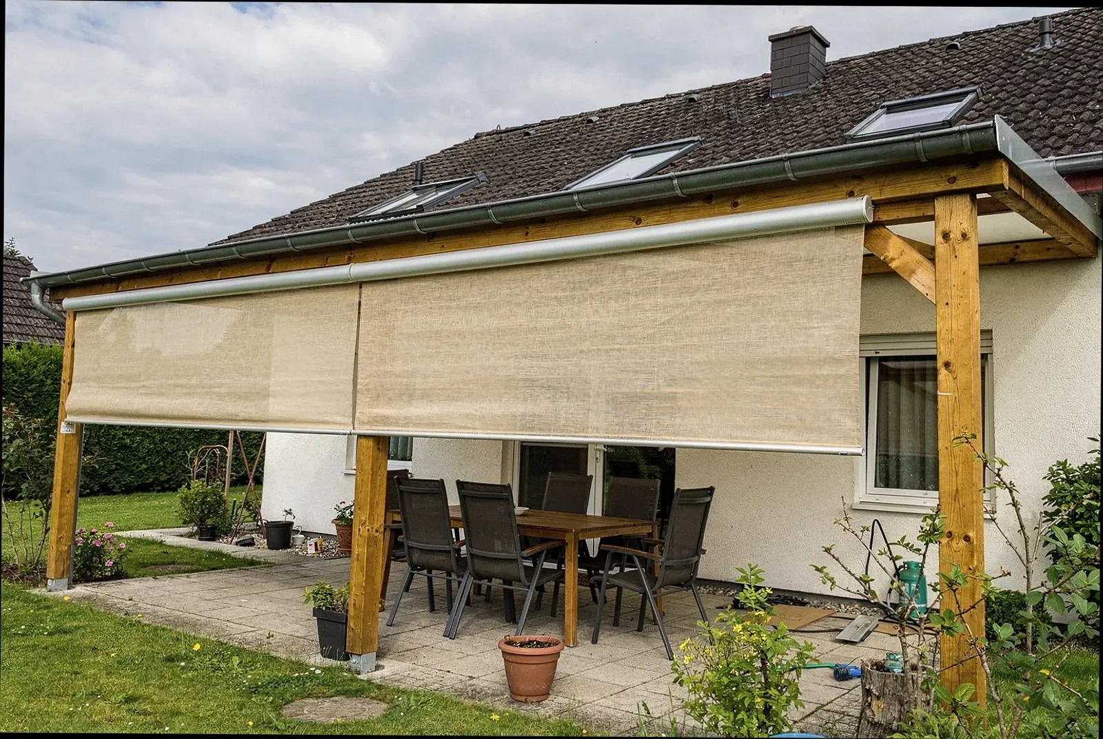 Beispiel: Beschattung unter dem Glasdach einer Südterrasse, wie sie für Thon geplant wird